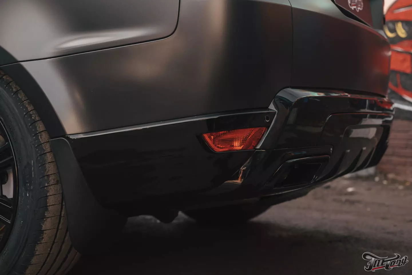 Новый образ Range Rover Sport: оклейка в матовый полиуретан, шумоизоляция дверей, выдвижные пороги. Сравним матовый и глянцевый автомобили!